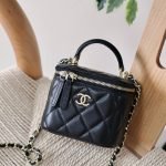 Chanel Quilted Vanity Case 11/16cm - Black