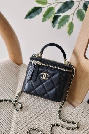 Chanel Quilted Vanity Case 11/16cm