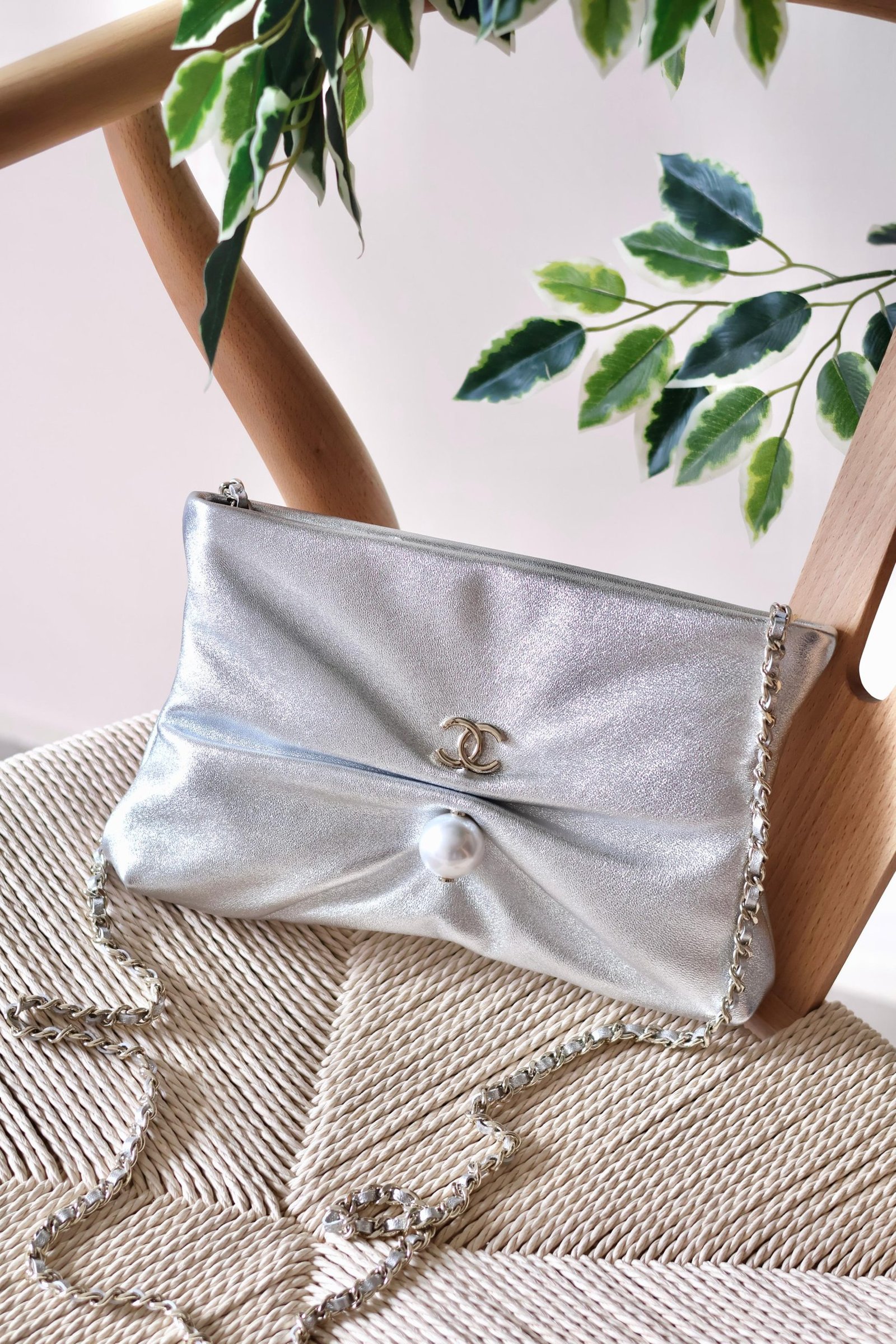 Chanel clutch bag with pearl 24cm